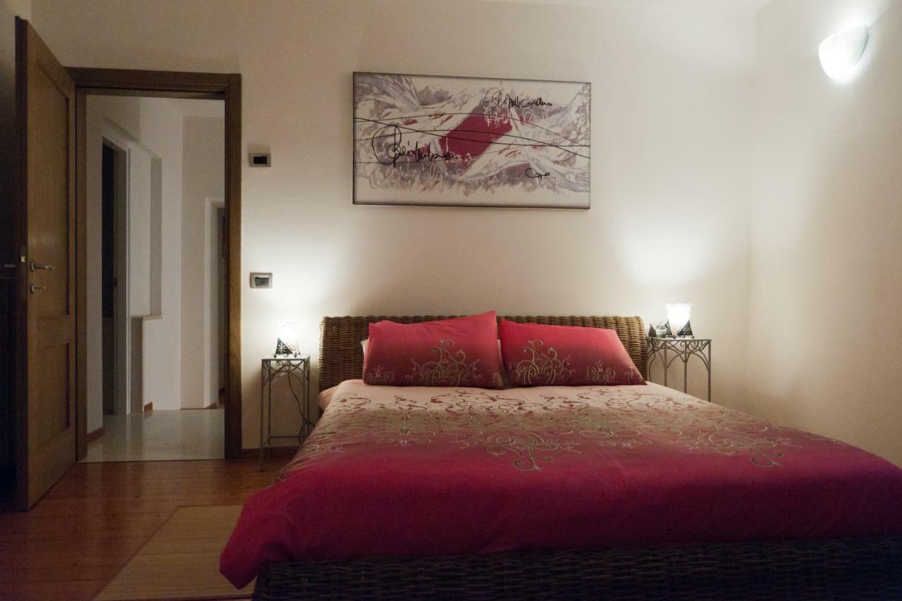 Bed and Breakfast Casale Del Sole Garda Monzambano Exterior foto